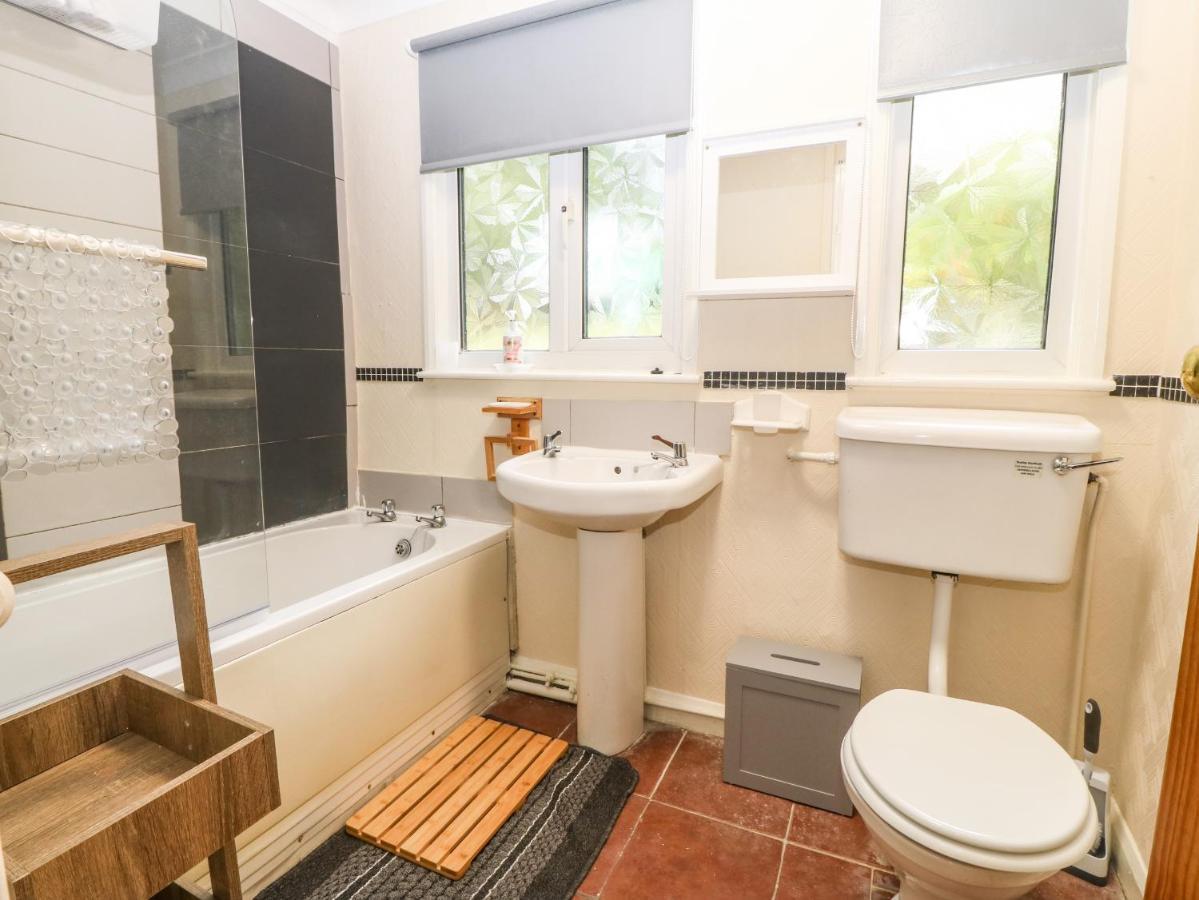 Petlyns Patch Villa Holyhead Ngoại thất bức ảnh